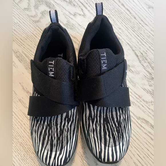 TIEM Women’s Zebra Black Cycling Shoes Size 7 - Picture 1 of 4
